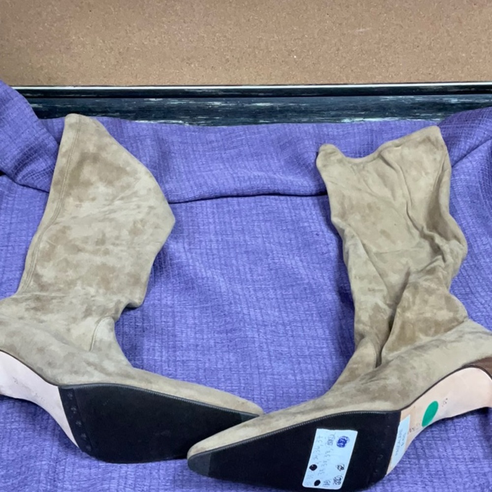 Manolo Blahnik Tan Suede Heeled Boots - Picture 2 of 4